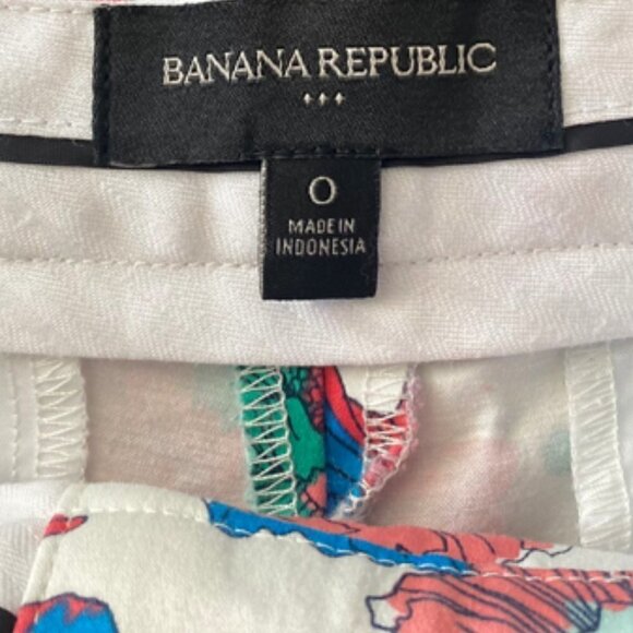 Banana Republic Multi Floral Short 0 - Picture 2 of 4